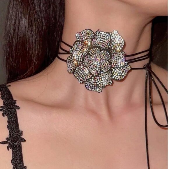 Floral Rhinestone wrap Necklace - Picture 1 of 5